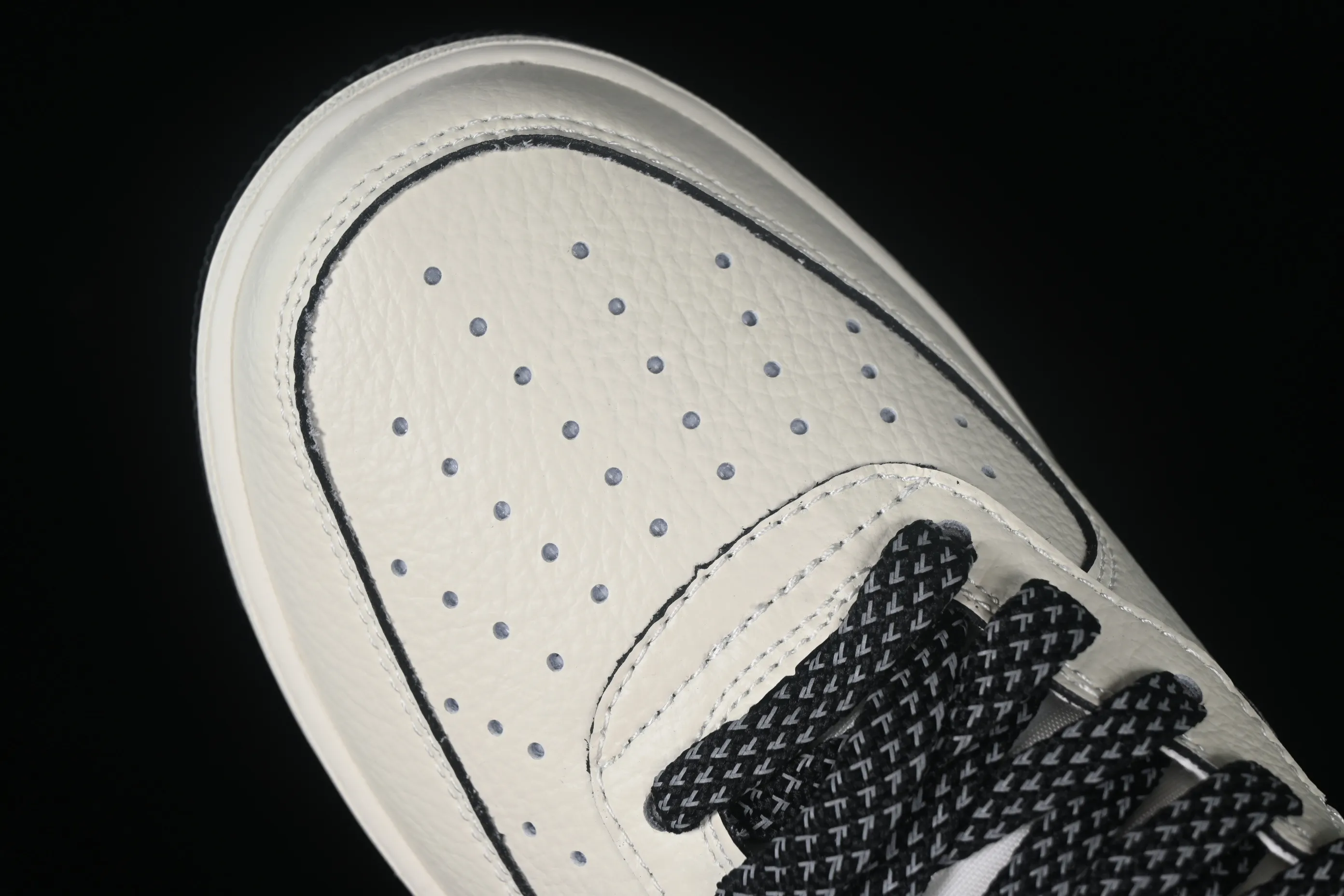 All categories Nk Air Force 1 Air Force series Nk Air Force 1 Mid Air Force mid-top Nk Air Force 1'07 Mid black pearlescent small hook Air Force One mid-top casual sneakers SG2356-807